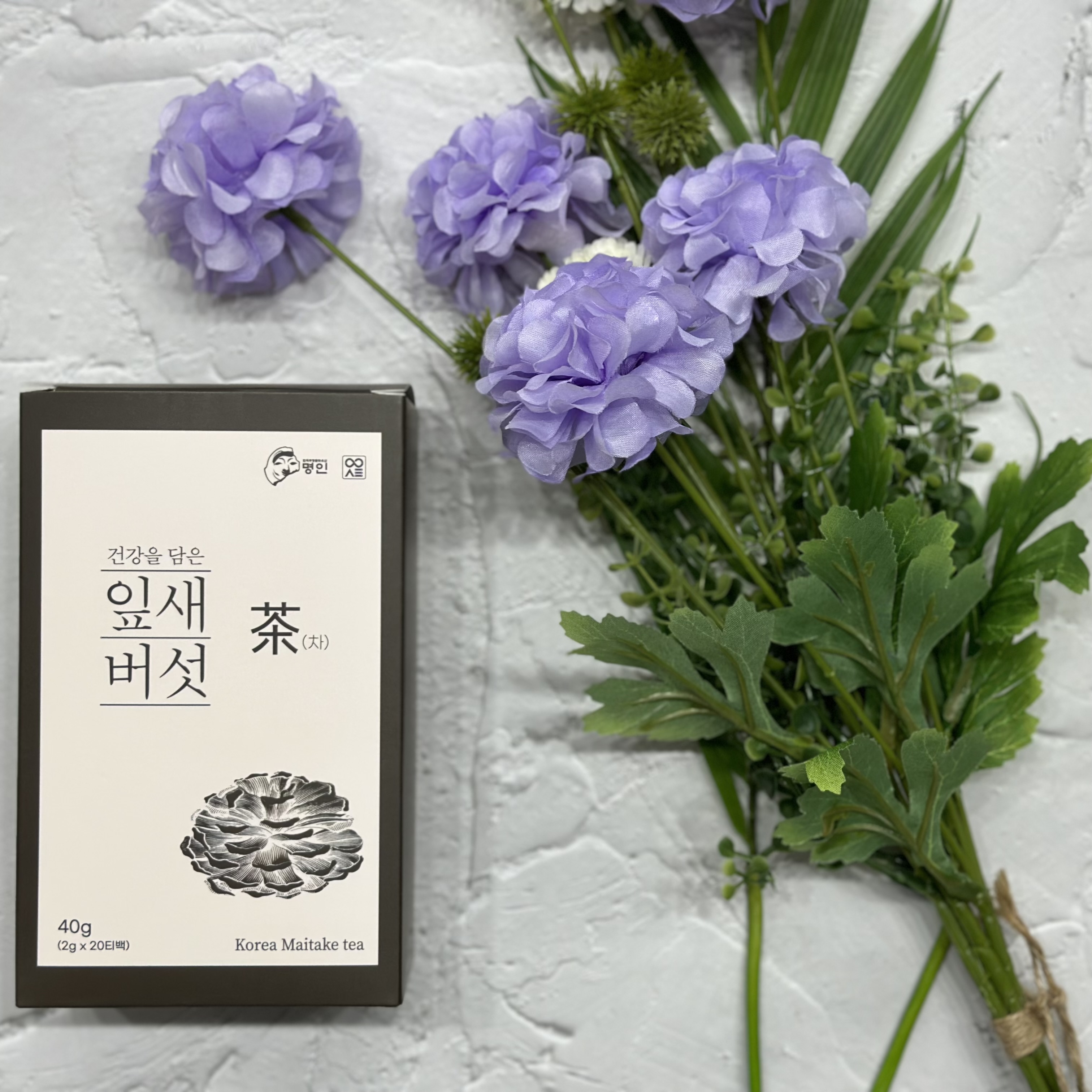 잎새버섯 가득 담은 차
